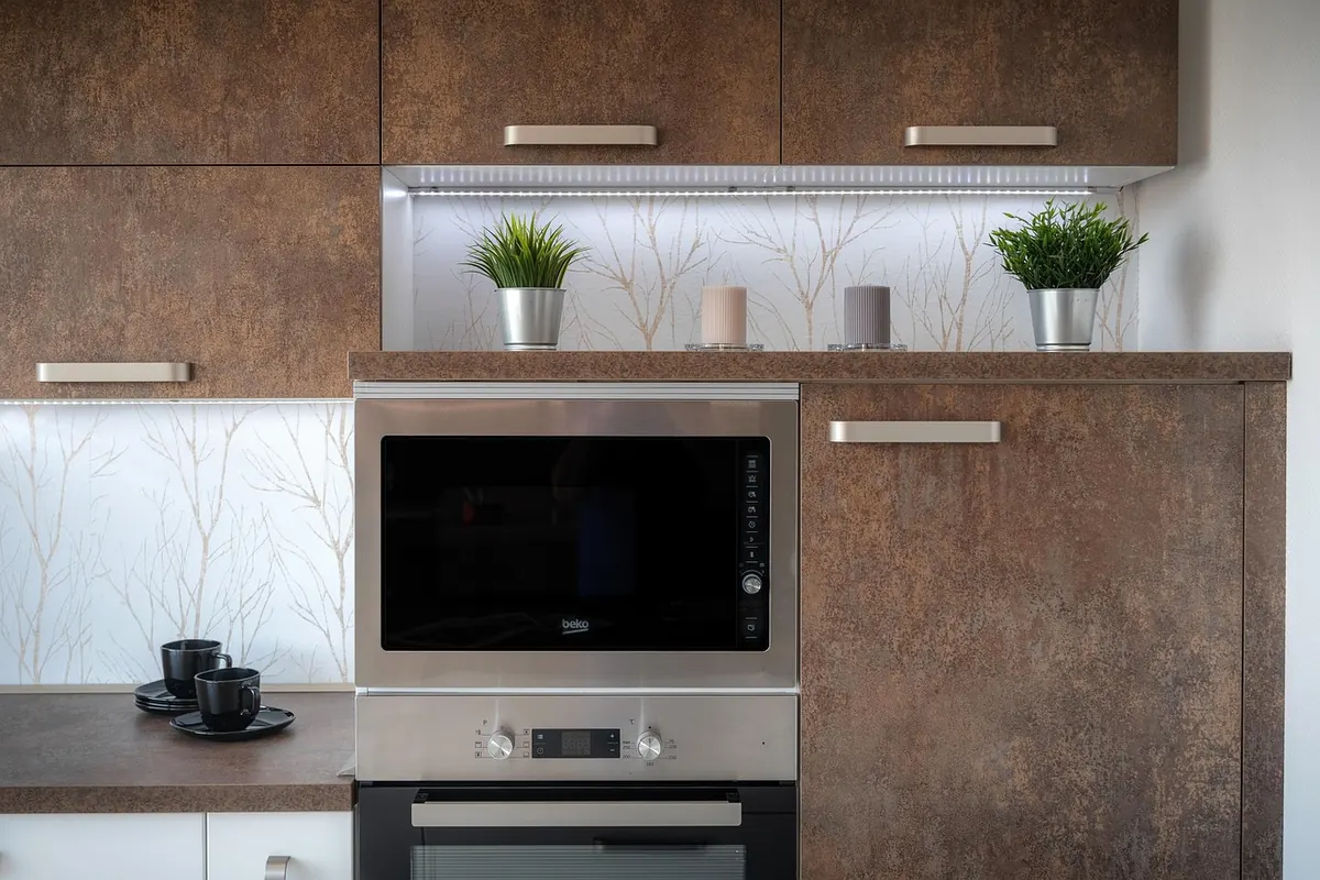 5 Common Plant Styling Mistakes That Make Rooms Feel Cluttered